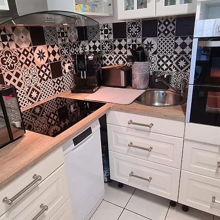 Charmant Logement Avec Jacuzzi Mantes-la-Jolie Kültér fotó