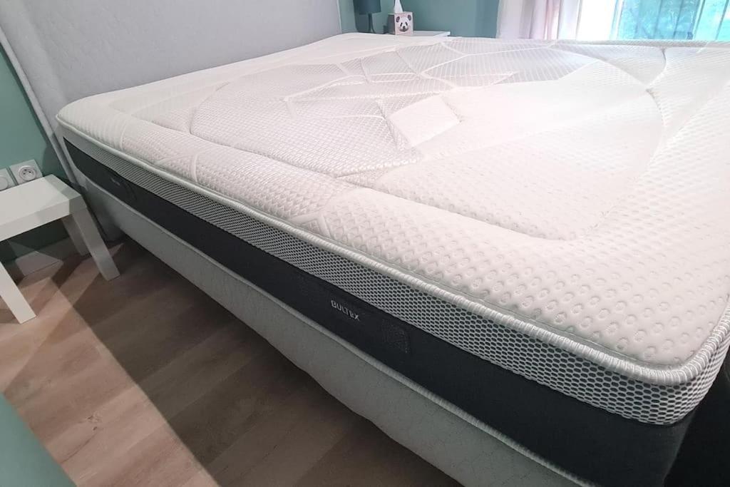 Charmant Logement Avec Jacuzzi Mantes-la-Jolie Kültér fotó